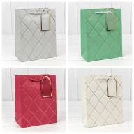 Пакет подарочный с тиснением &quot;Ромбы&quot; (микс) 18*23*10 210г 1/20 1/360 Арт: 300710E - Пакет подарочный с тиснением "Ромбы" (микс) 18*23*10 210г 1/20 1/360 Арт: 300710E