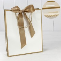 Пакет подарочный с лентой 26*32*12 210г Белый 1/10 1/120 Арт: 000504C/1